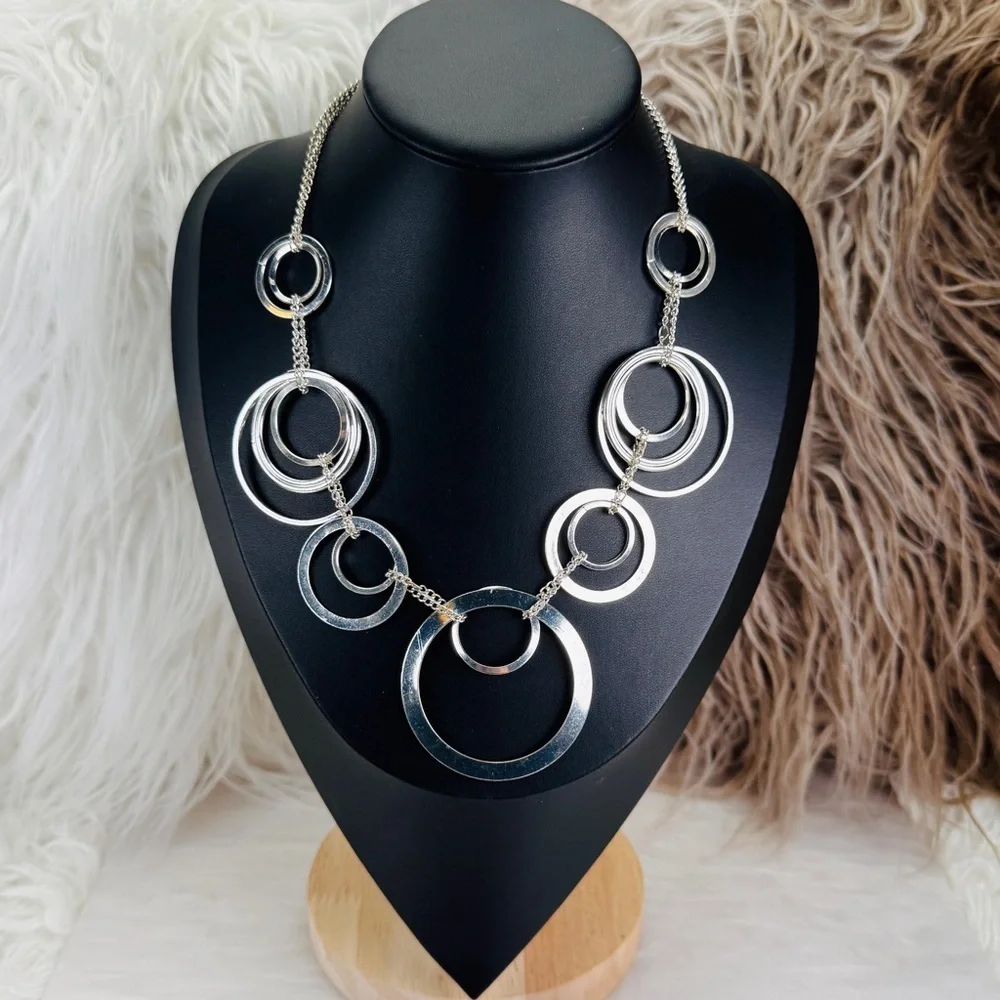 Vintage Silvertone costume lightweight statement necklace